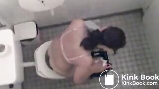 Pornera pooping - video 3