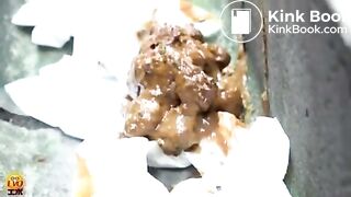 Japanese girl pooping and wipe with pads