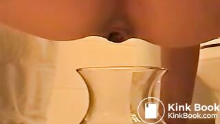 Sexy pooping - video 160