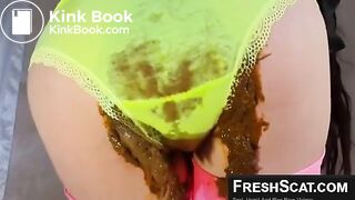 sexy Russian poops and pees - video 3