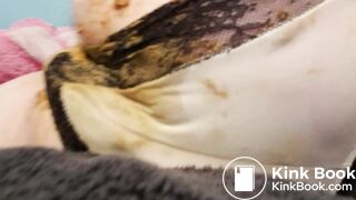 Farting in Very Messy Panties