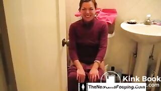Sexy Girl Pooping on Toilet - video 2