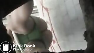 Pooping girls - video 3