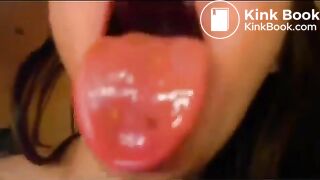 good scat girl plays on webcam