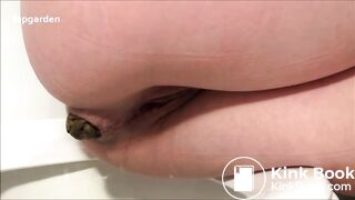 very close pooping footage. - video 3