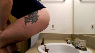 Shit in sink - video 2