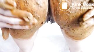 French milf smear her ass