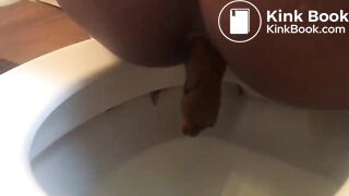 Nice female ass pooping