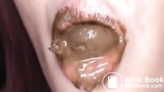 Japanese girl public scat face