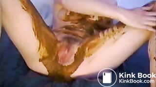 German Girl shitting & smearing