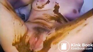 German Girl shitting & smearing