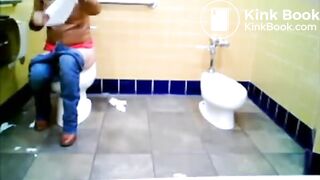 Hidden Camera catch a girl pooping on a public toilet