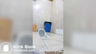 voyeur chinese toilet pooping and pissing