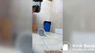 voyeur chinese toilet pooping and pissing