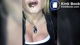 Comendo merda em banheiro público parte 3