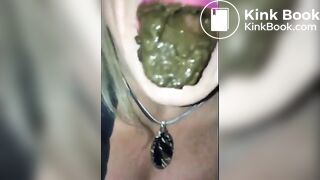 Comendo merda em banheiro público parte 3