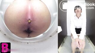 Japanese Voyeur Poop Office girls facing camera - 1