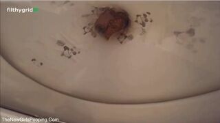 gorgeous brunette shitting