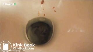 gorgeous brunette shitting