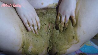 Chubby little girl shitfucks her pussy