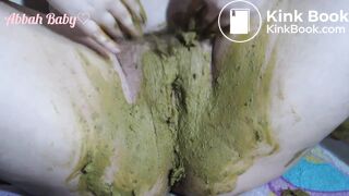 Chubby little girl shitfucks her pussy