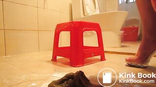 Chinese girl pooping_06