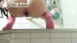 Sexy Girl pooping - video 21