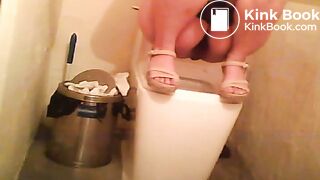 A girl is taking shit in weird position