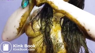 sexy naked Russian shitting - video 2