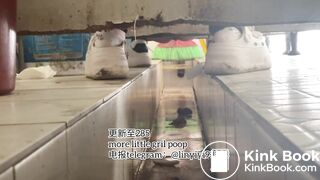 High-quality girls pooping in the toilet 5