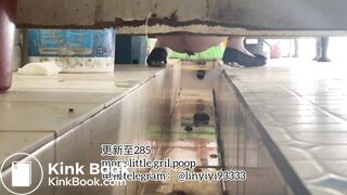 High-quality girls pooping in the toilet 6