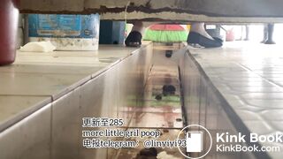 High-quality girls pooping in the toilet 6