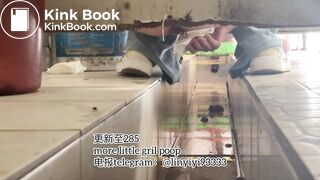 High-quality girls pooping in the toilet 6