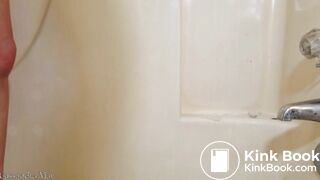 Beautiful Girl Pooping in the Tub