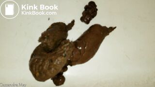 Beautiful Girl Pooping in the Tub