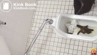 Japanese toilet girls - video 3