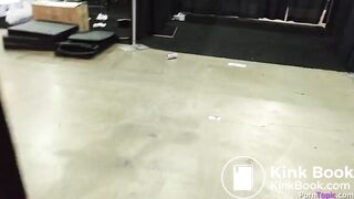 Babe poops while vlogging at a convention