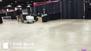 Babe poops while vlogging at a convention