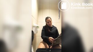 Bootylicious on toilet4