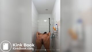 Light skin bbw poops in shower