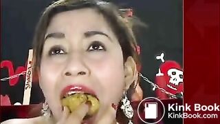 Same Latina pushing a big load of shit out of her pussy