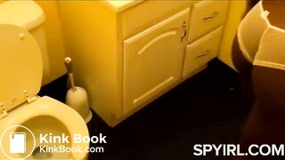 Girls Pooping - video 13