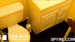 Girls Pooping - video 13