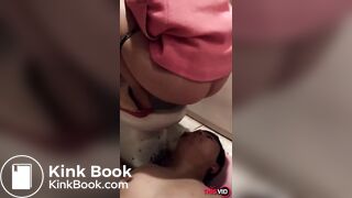 Sendo usado como banheiro pela asiática