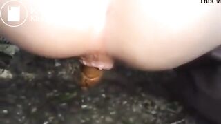 Sexy babe decides to poop outdoor