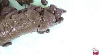 Cute Japanese girl shitting (HOT AS HELL)