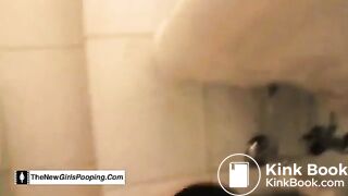 Amateur brunette shitting diarheea