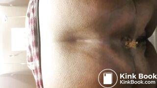 Big ebony ass shitting