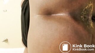 Big ebony ass shitting