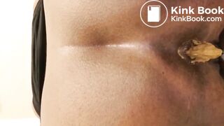 Big ebony ass shitting